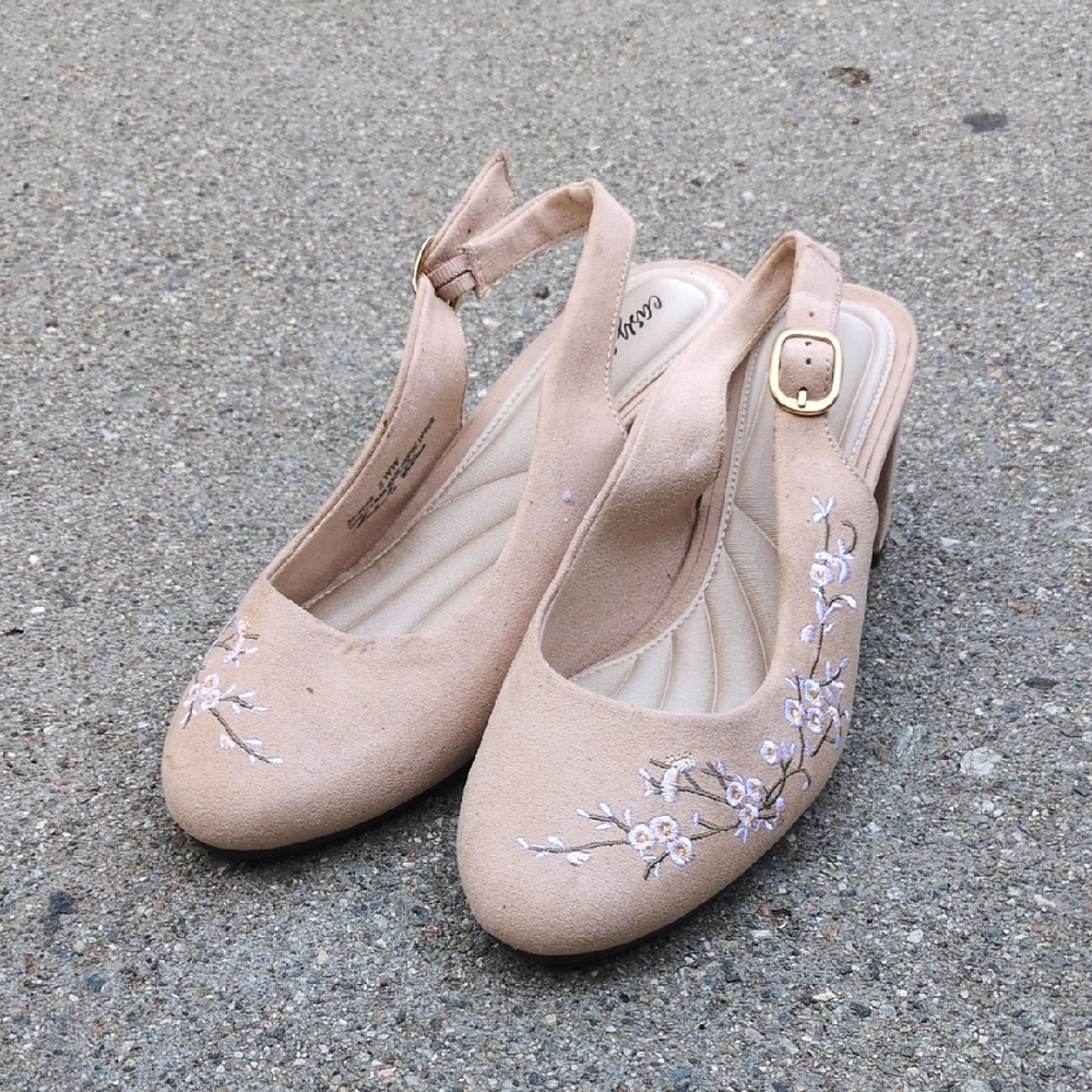 Comfort Plus by Predictions Cream Flats with Embroidery